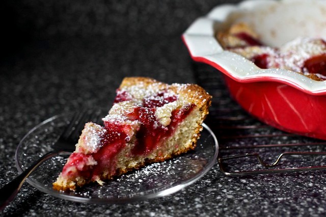 Summer cake with strawberries