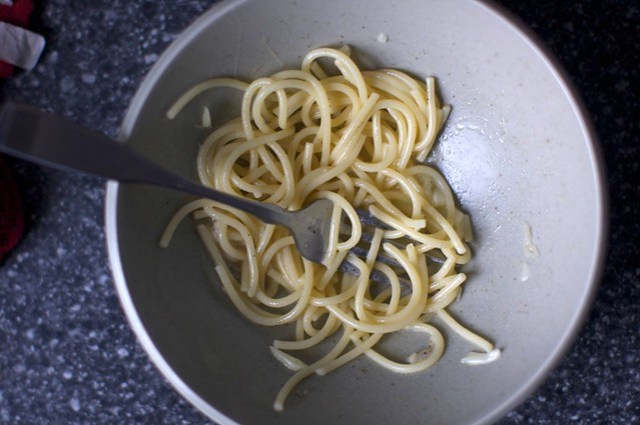 Spaghetti with cheese and black pepper